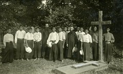 Tomba_primo_sacerdote_cariano_1936