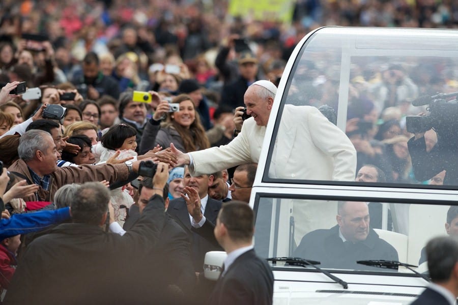 Pope-Francis-in-the-Pope-Mobile-900VP