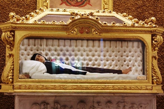 The body of St. Therese of Lisieux. Credit Enrique Lopez-Tamayo Biosca via Flickr (CC BY 2.0).